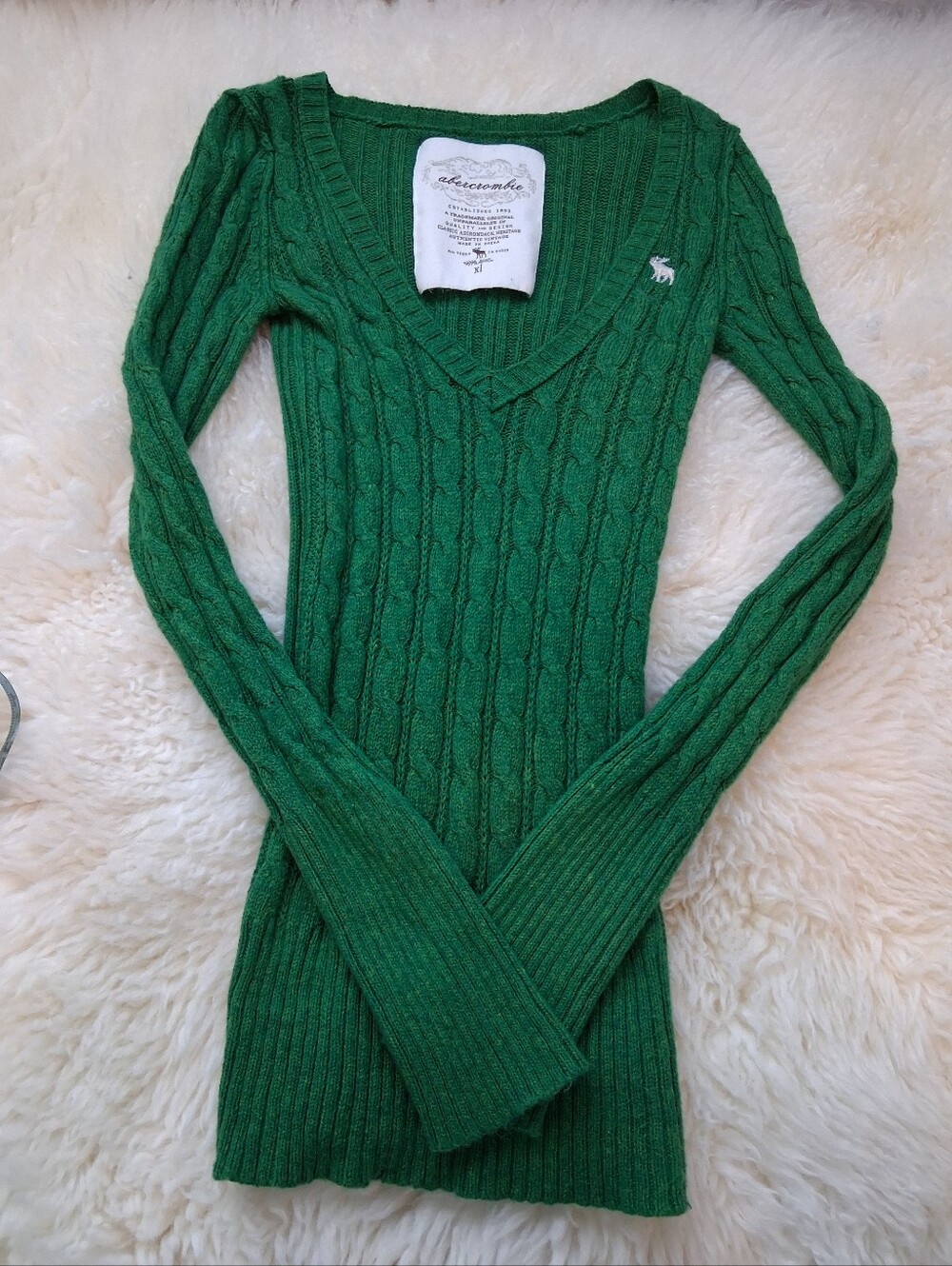 Vintage Y2K Abercrombie & Fitch Women's Emerald Green Cable Knit V-Neck Sweater